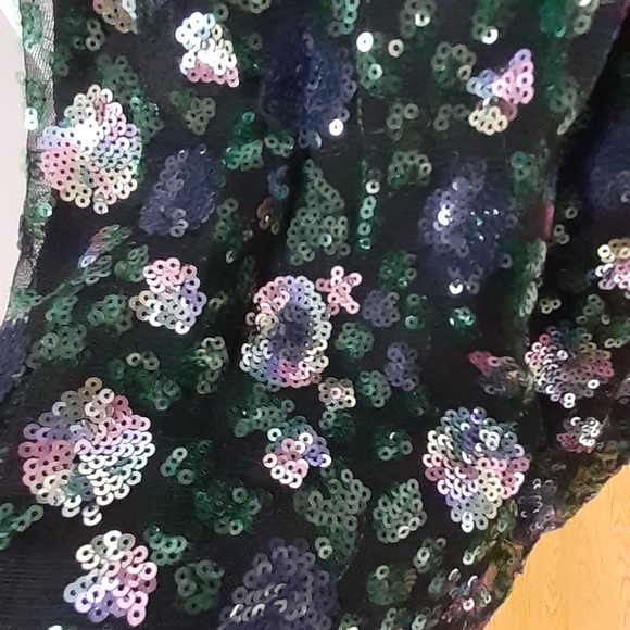 Dress - Picture 2 of 4